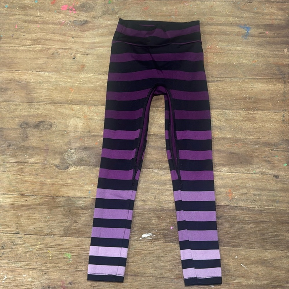 Girls K-Deer Black and Purple striped leggings 💜🖤